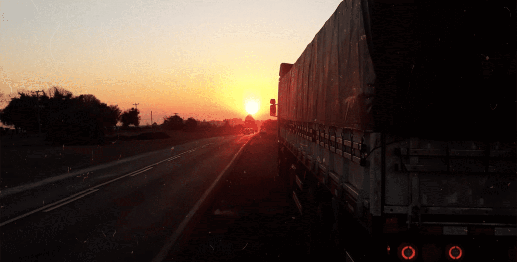 Fotografia ilustrativa do caminhão ricfat e sua bagagem de experiência