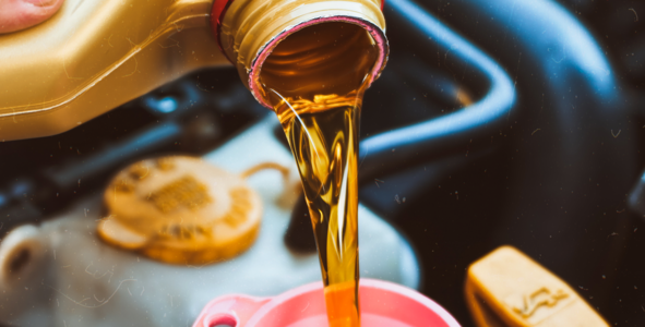 Fotografia ilustrativa troca de óleo de caminhão volvo caixa i-shift - mecânica berteli