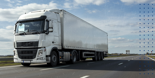 Fotografia ilustrativa de um caminhão volvo na estrada rumo à mecânica berteli